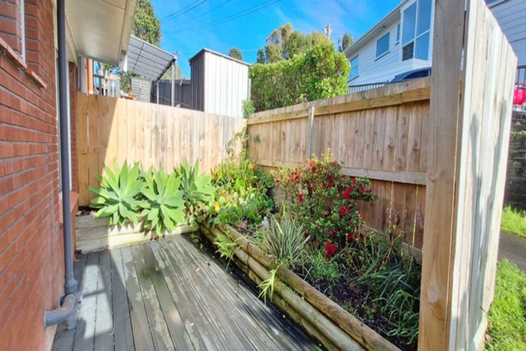 Photo of property in 2/8 Phillipa Place, Browns Bay, Auckland, 0630
