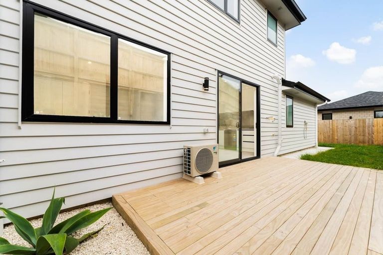 Photo of property in 13 Lumber Rise, Swanson, Auckland, 0614