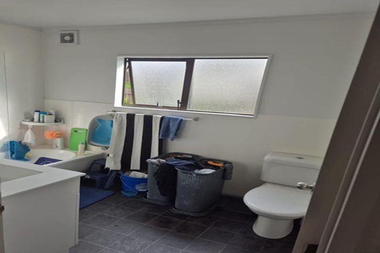 Photo of property in 2/120 Sunnyside Road, Sunnyvale, Auckland, 0612