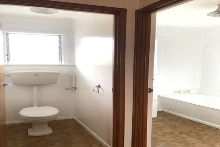 Photo of property in 474 East Coast Road, Windsor Park, Auckland, 0630