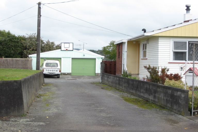 Photo of property in 7b Blenheim Place, Vogeltown, New Plymouth, 4310