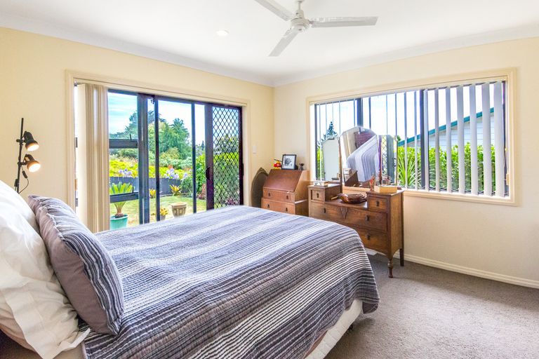 Photo of property in 84 Collingwood Road, Waiuku, 2123