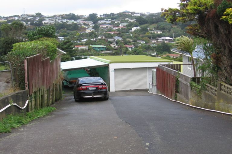 Photo of property in 17 Archbold Street, Newlands, Wellington, 6037