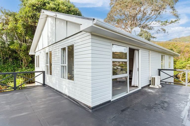 Photo of property in 214a Waddington Drive, Naenae, Lower Hutt, 5011