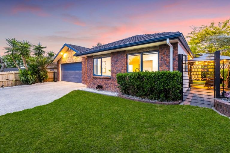 Photo of property in 12 Senator Drive, Manurewa, Auckland, 2105