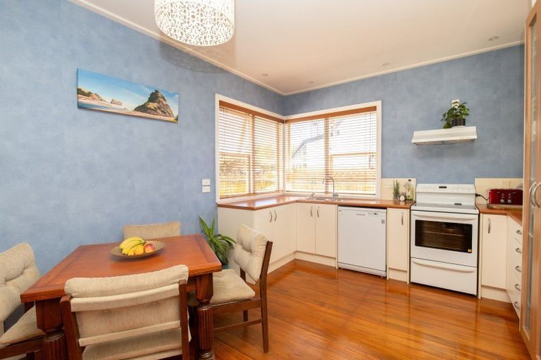 Photo of property in 11 Darlington Street, Ngatea, 3503