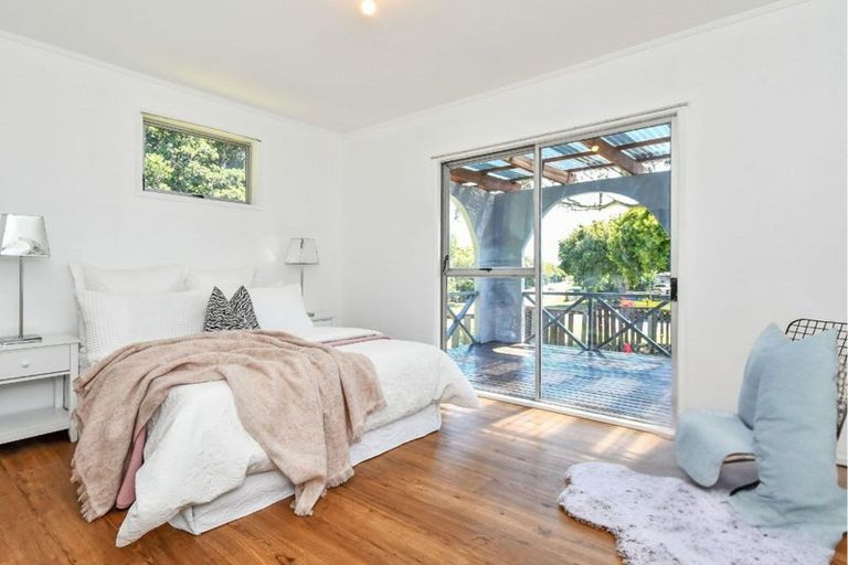 Photo of property in 33 Killington Crescent, Mangere, Auckland, 2022