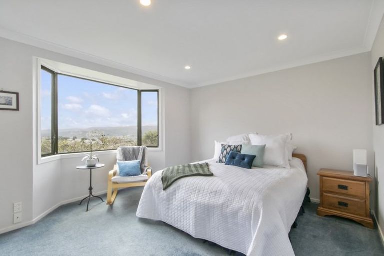 Photo of property in 2/7 Banksia Grove, Maungaraki, Lower Hutt, 5010