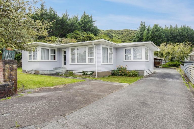 Photo of property in 15 Parenga Street, Wainuiomata, Lower Hutt, 5014