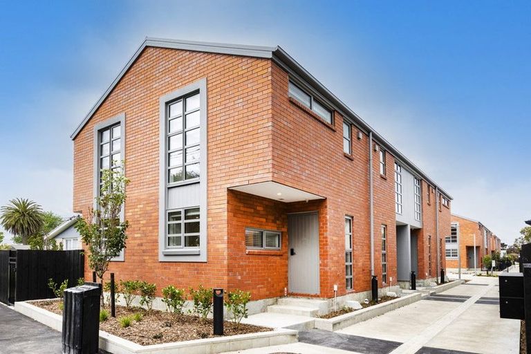 Photo of property in 2/94 Mathesons Road, Phillipstown, Christchurch, 8011