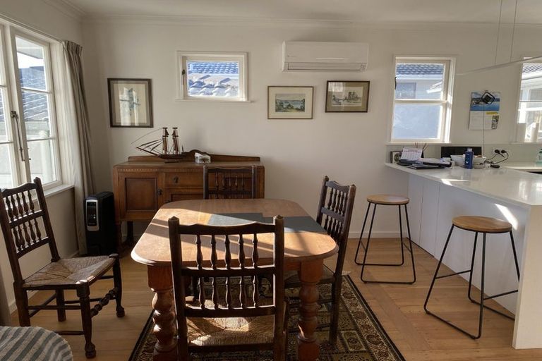 Photo of property in 31 Gladstone Road, Northcote, Auckland, 0627