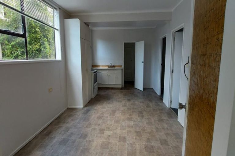 Photo of property in 12 Surat Place, Glen Eden, Auckland, 0602