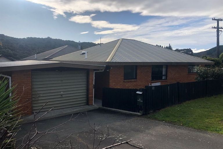 Photo of property in 155 Waikawa Road, Picton, 7220