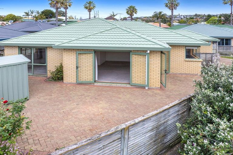 Photo of property in 12 Red Hibiscus Road, Stanmore Bay, Whangaparaoa, 0932