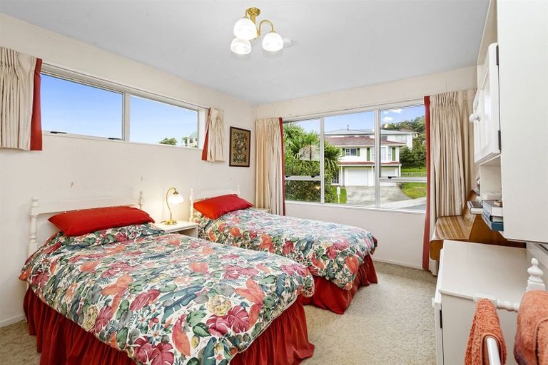 Photo of property in 8 Saint Aidans Way, Tawa, Wellington, 5028