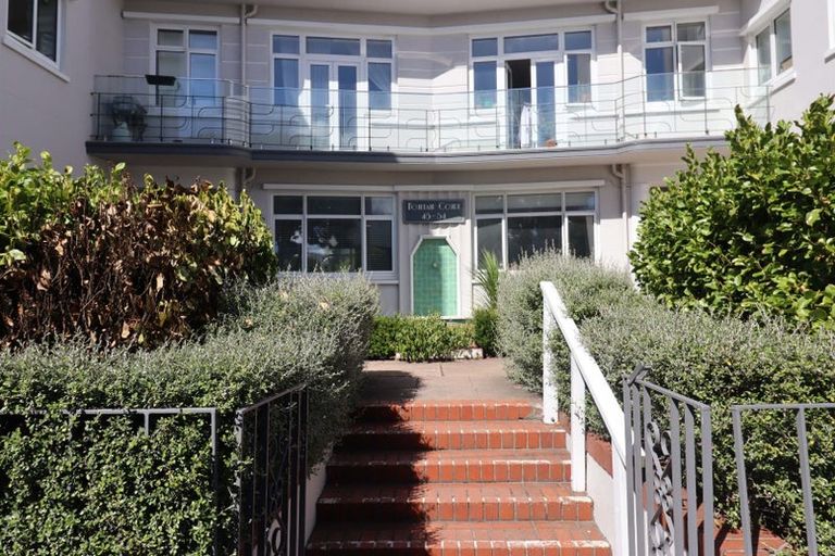 Photo of property in Fountain Court, 16/48 Oriental Parade, Oriental Bay, Wellington, 6011
