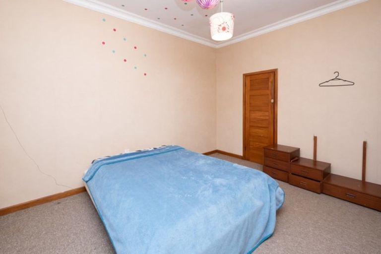 Photo of property in 2 Collins Street, Hawera, 4610