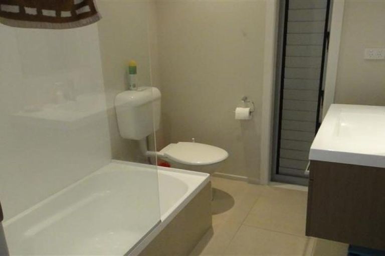 Photo of property in 10 Donnelly Street, Oakura, 4314