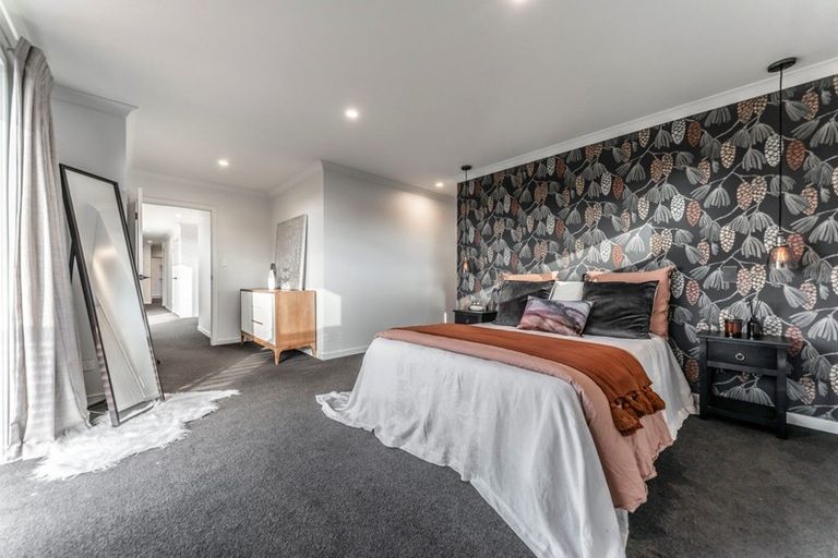 Photo of property in 33 Hogan Road, Cambridge, 3493