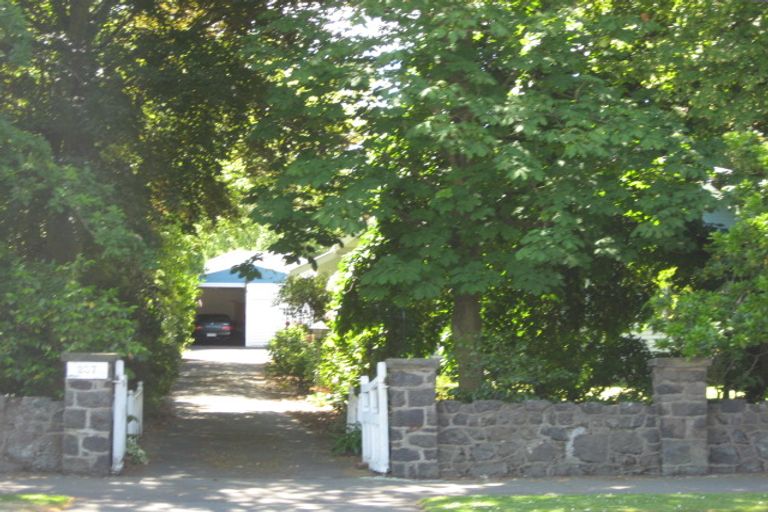 Photo of property in 237 Edgeware Road, Edgeware, Christchurch, 8013