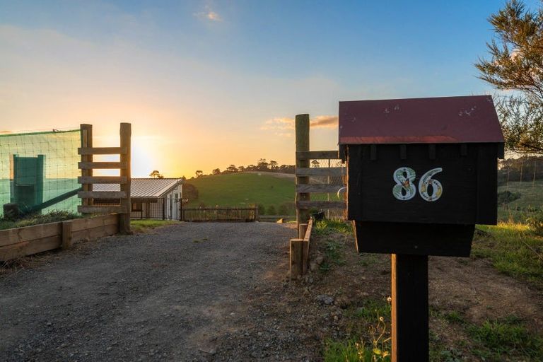 Photo of property in 86 Valley Road, Waitoki, 0871