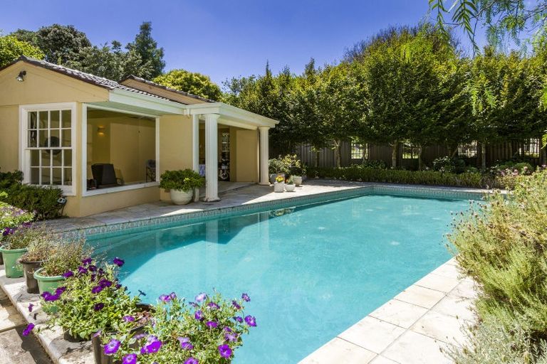 Photo of property in 40 Shakespeare Road, Milford, Auckland, 0620