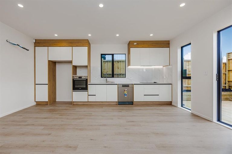 Photo of property in 16 Ihi Place, Karaka, 2578