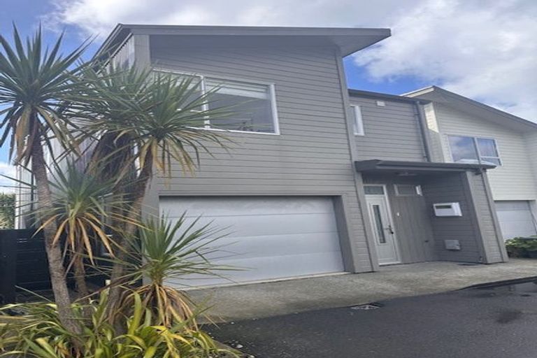 Photo of property in 10/3 Severn Street, Island Bay, Wellington, 6023