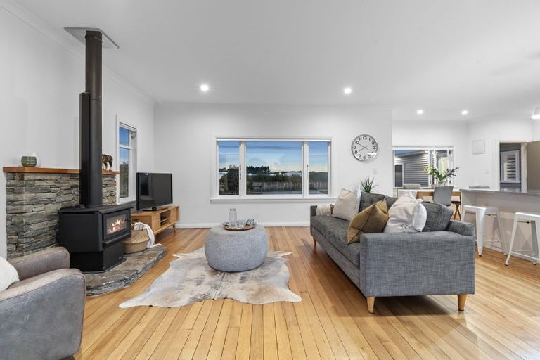 Photo of property in 13 Trotting Course Drive, Kumeu, 0891