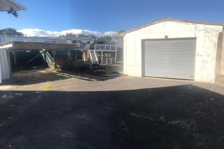 Photo of property in 25 Blease Street, New Lynn, Auckland, 0600