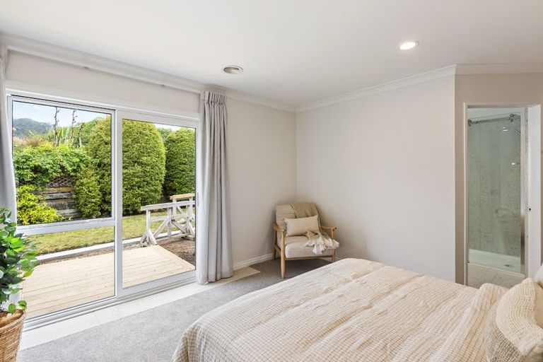 Photo of property in 13 Runanga Grove, Waikanae, 5036