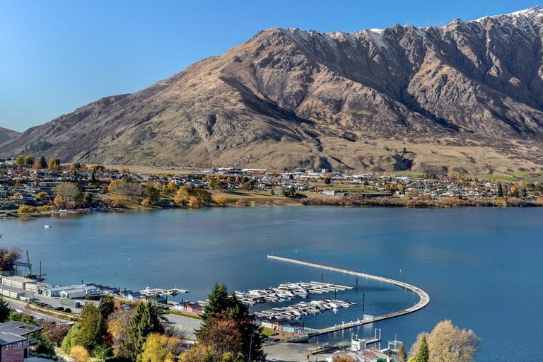 Photo of property in 10 Snowy Place, Frankton, 9300