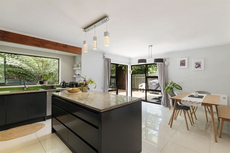 Photo of property in 2/10 Tiri View Place, Waiake, Auckland, 0630