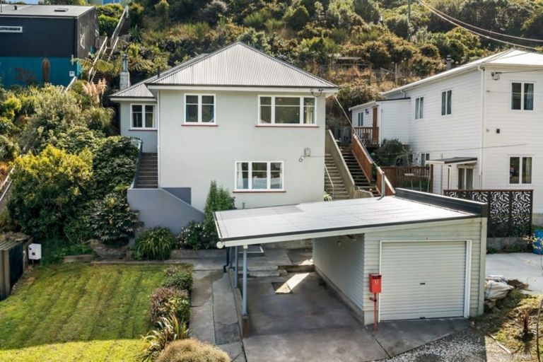 Photo of property in 51 Jackson Street, Island Bay, Wellington, 6023