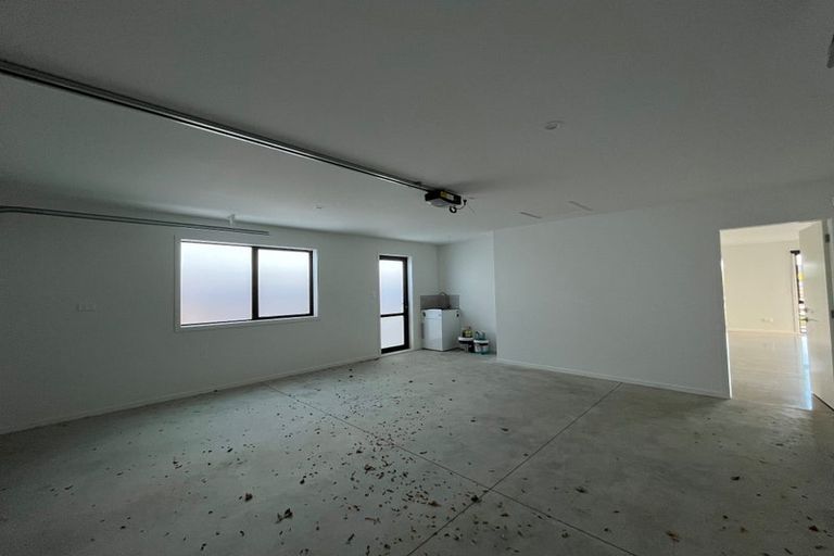 Photo of property in 6 Redfern Way, Pyes Pa, 3112