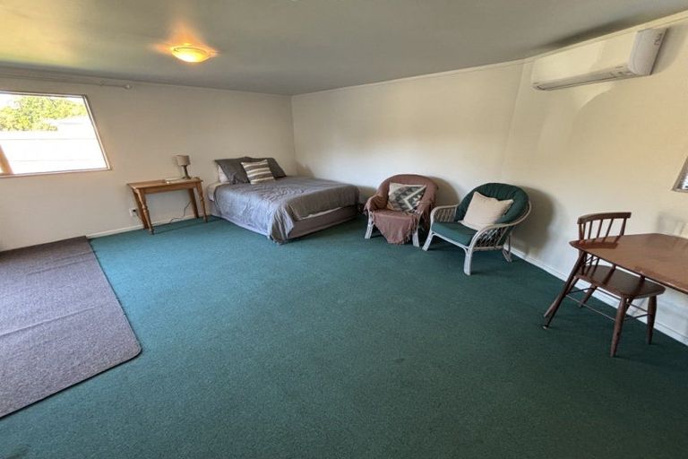 Photo of property in 2 Humphries Place, Awapuni, Palmerston North, 4412