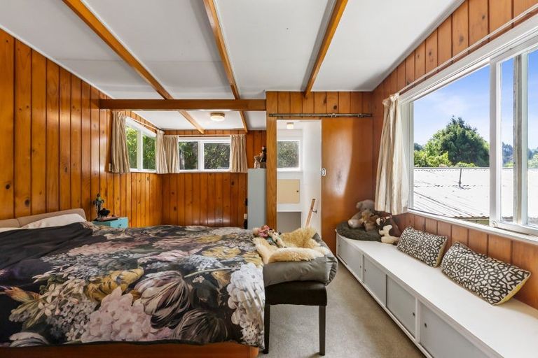 Photo of property in 123 Pinehaven Road, Pinehaven, Upper Hutt, 5019