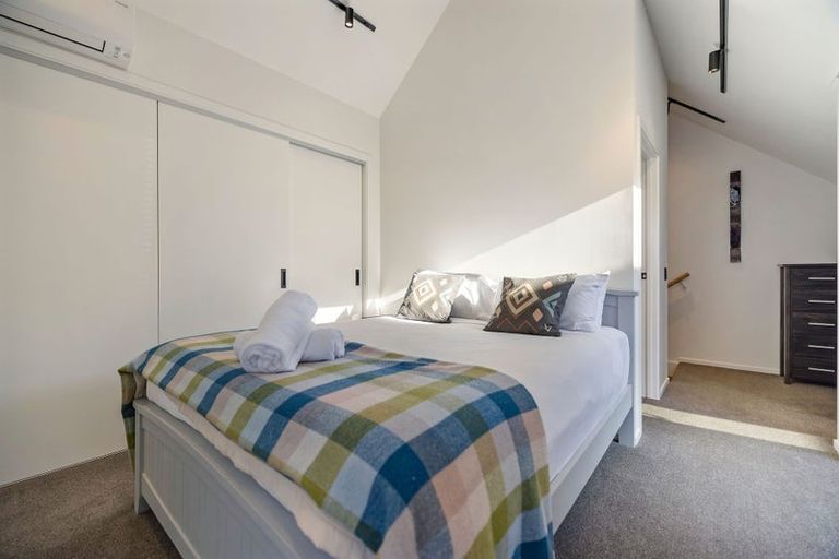 Photo of property in 33 Casterway Crescent, Jacks Point, 9371