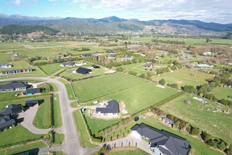 Photo of property in 12 Oriwa Lane, Levin, 5571