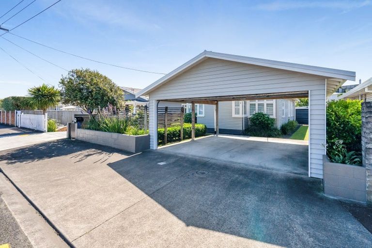 Photo of property in 86 Tukapa Street, Westown, New Plymouth, 4310