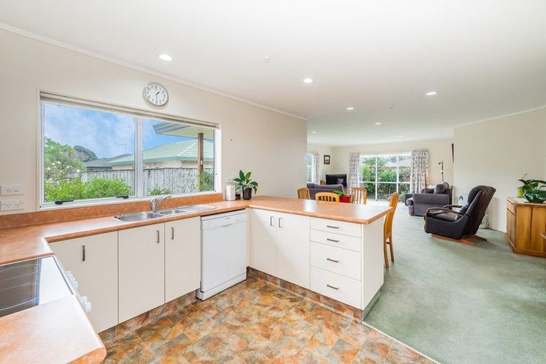 Photo of property in 17a Villa Grove, Paraparaumu, 5032