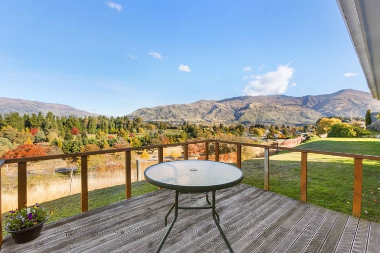 Photo of property in 12 Rob Roy Lane, Wanaka, 9305