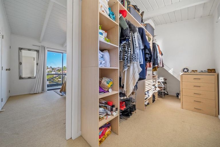 Photo of property in 2/31 Kiteroa Terrace, Rothesay Bay, Auckland, 0630