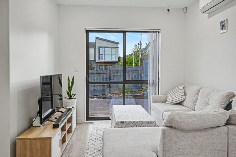 Photo of property in 113 Tiriwa Drive, Massey, Auckland, 0614