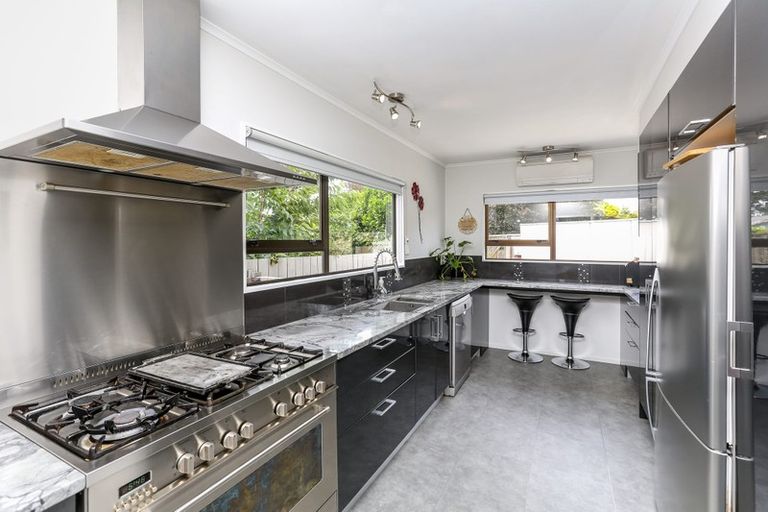 Photo of property in 220 Frankley Road, Frankleigh Park, New Plymouth, 4310