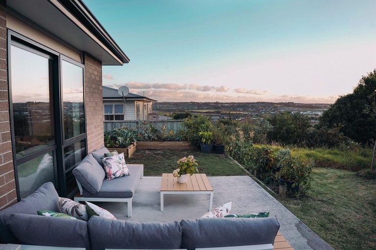 Photo of property in 76 Maire Road, Orewa, 0931