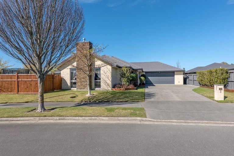 Photo of property in 5 Carradale Avenue, Broomfield, Christchurch, 8042