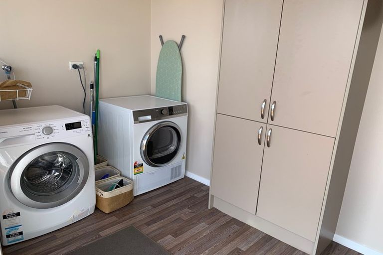 Photo of property in 26 Lyndfield Lane, Newlands, Wellington, 6037