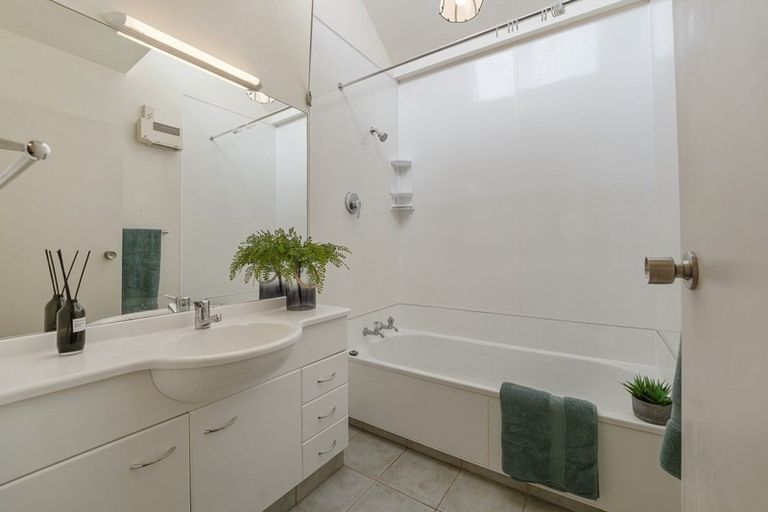 Photo of property in 5c Riversdale Drive, Merrilands, New Plymouth, 4312