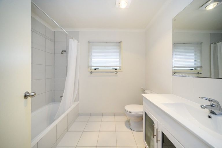 Photo of property in 1 Ayr Place, Hokowhitu, Palmerston North, 4410